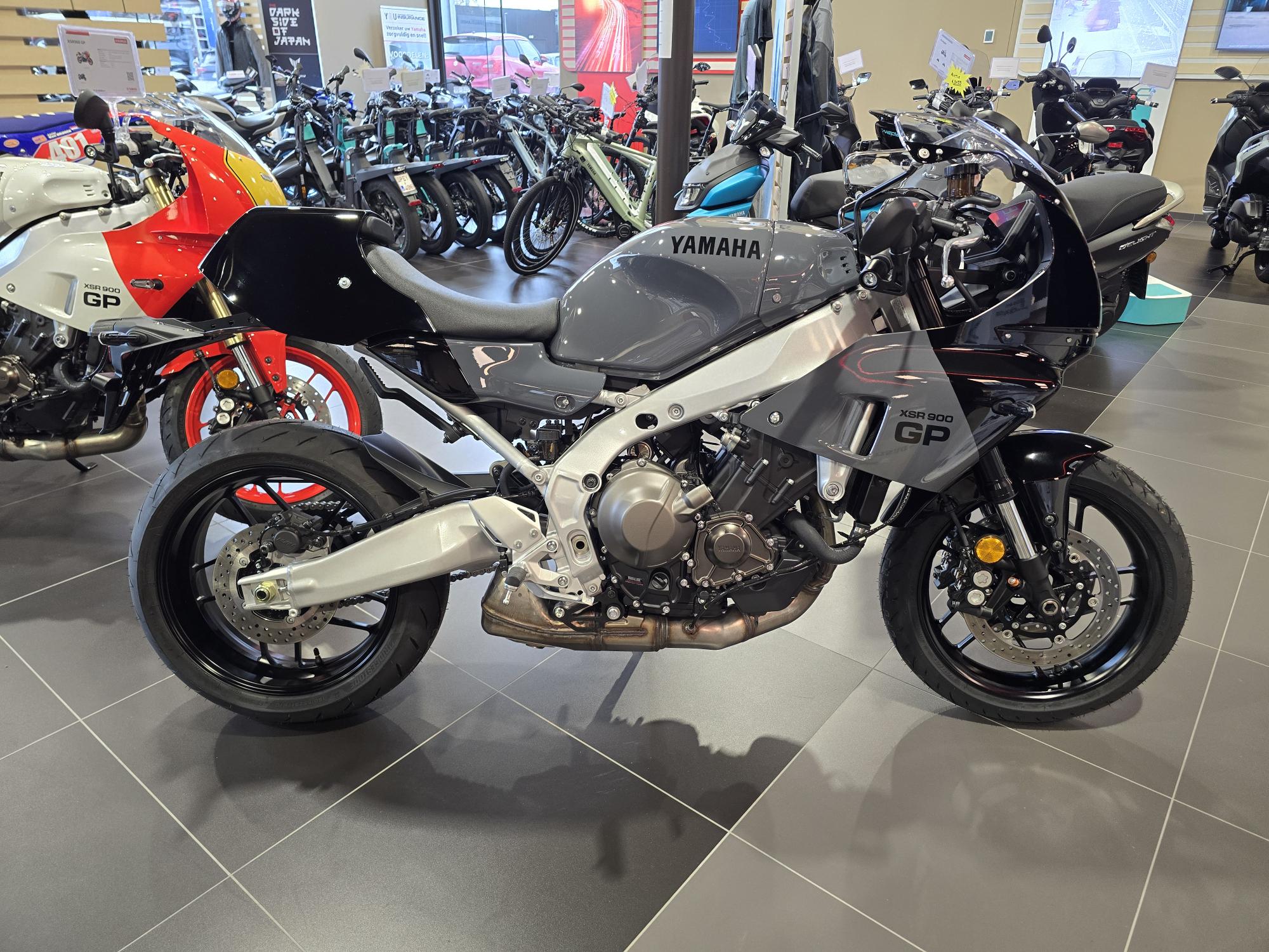 Yamaha XSR900GP Power Grey Yamaha XSR900GP Power Grey - Image 4