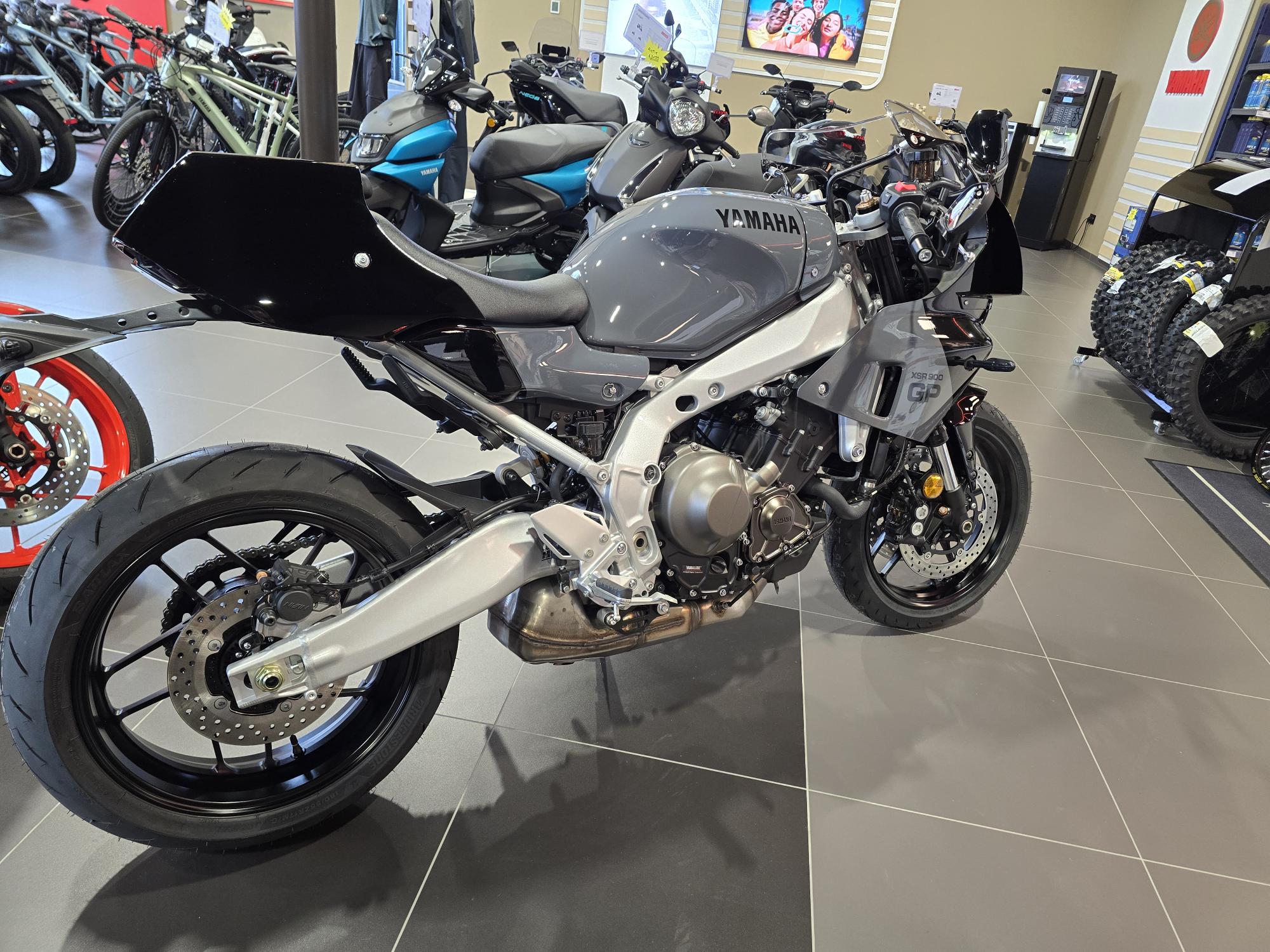 Yamaha XSR900GP Power Grey Yamaha XSR900GP Power Grey - Image 3