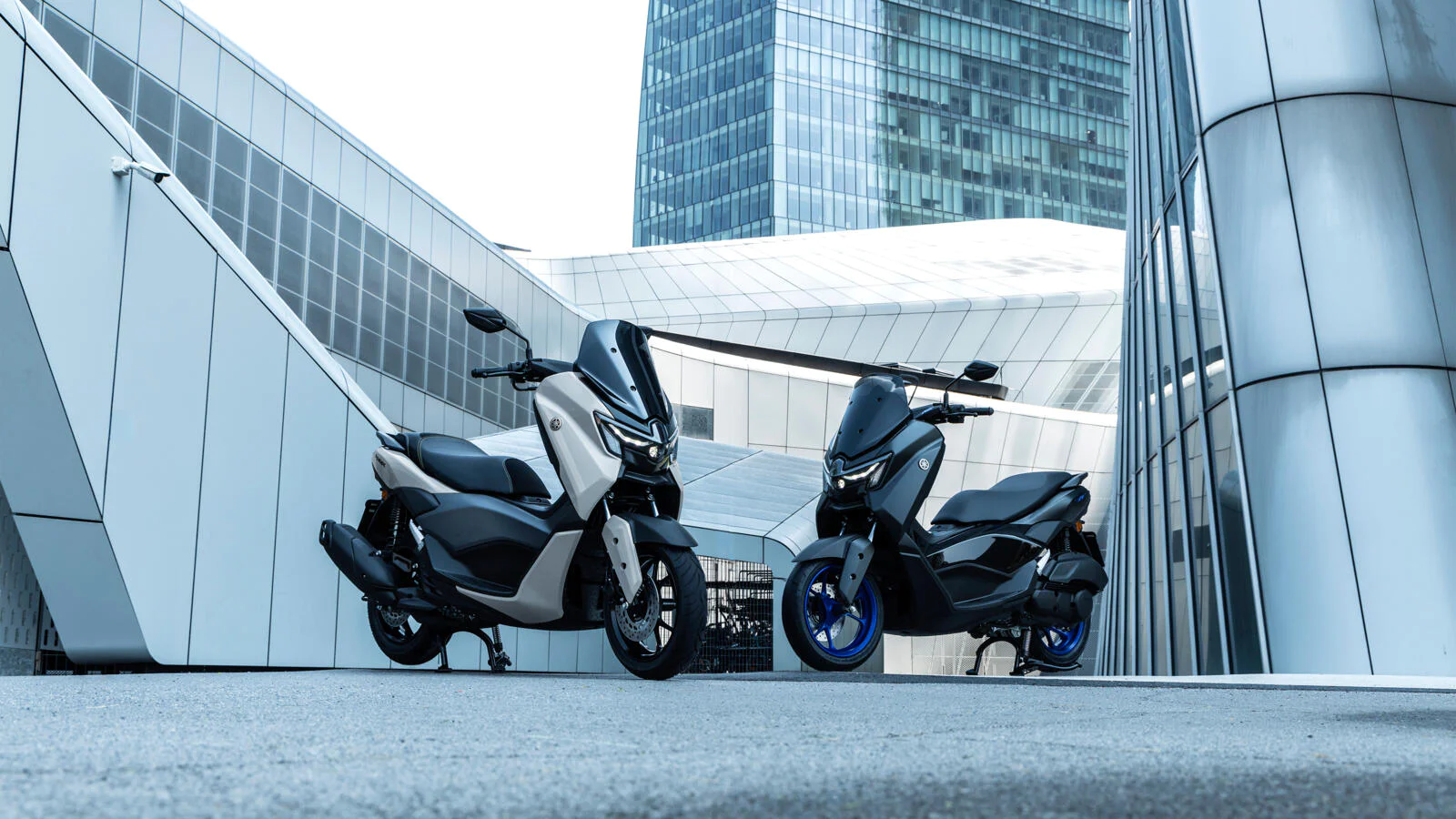 2 webp 1900 1 1 2025 Yamaha Motos en Scooters