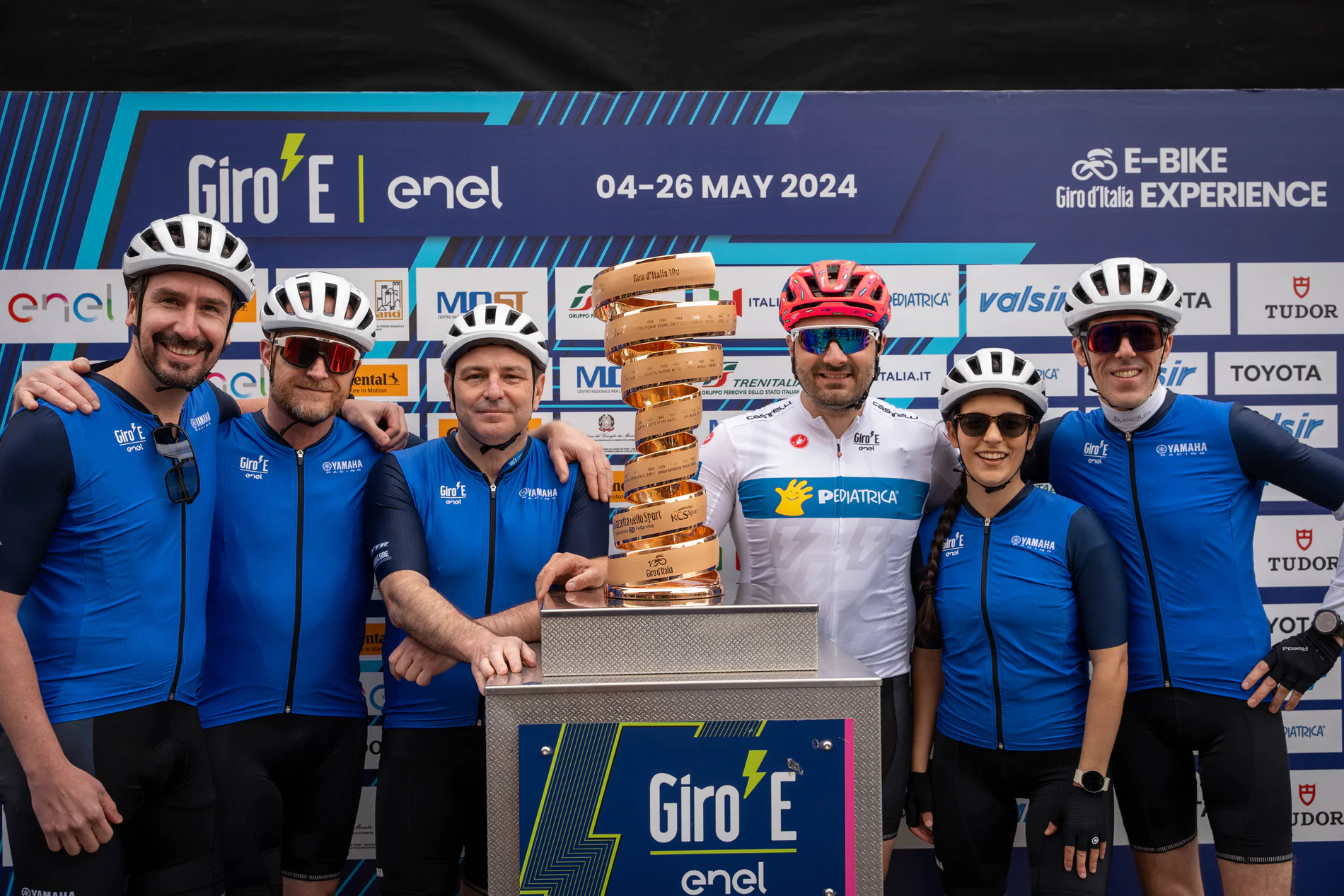 giro ebike 3file Yamaha Motor Europe participe à la course de vélos électriques du Giro-E 2024