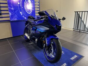 Yamaha R7