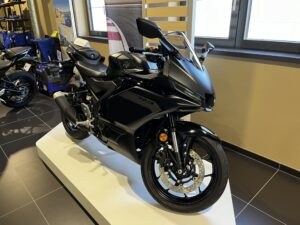 Yamaha R3