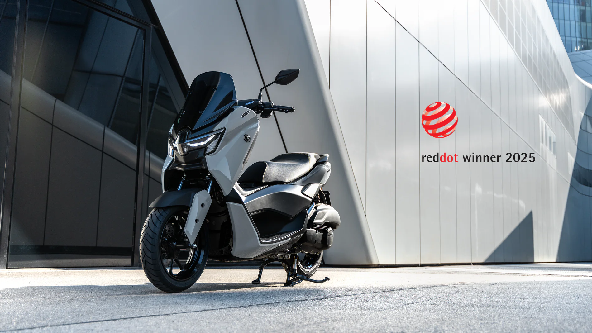 reddot 4file NMAX 125 Tech MAX wins Red Dot Award